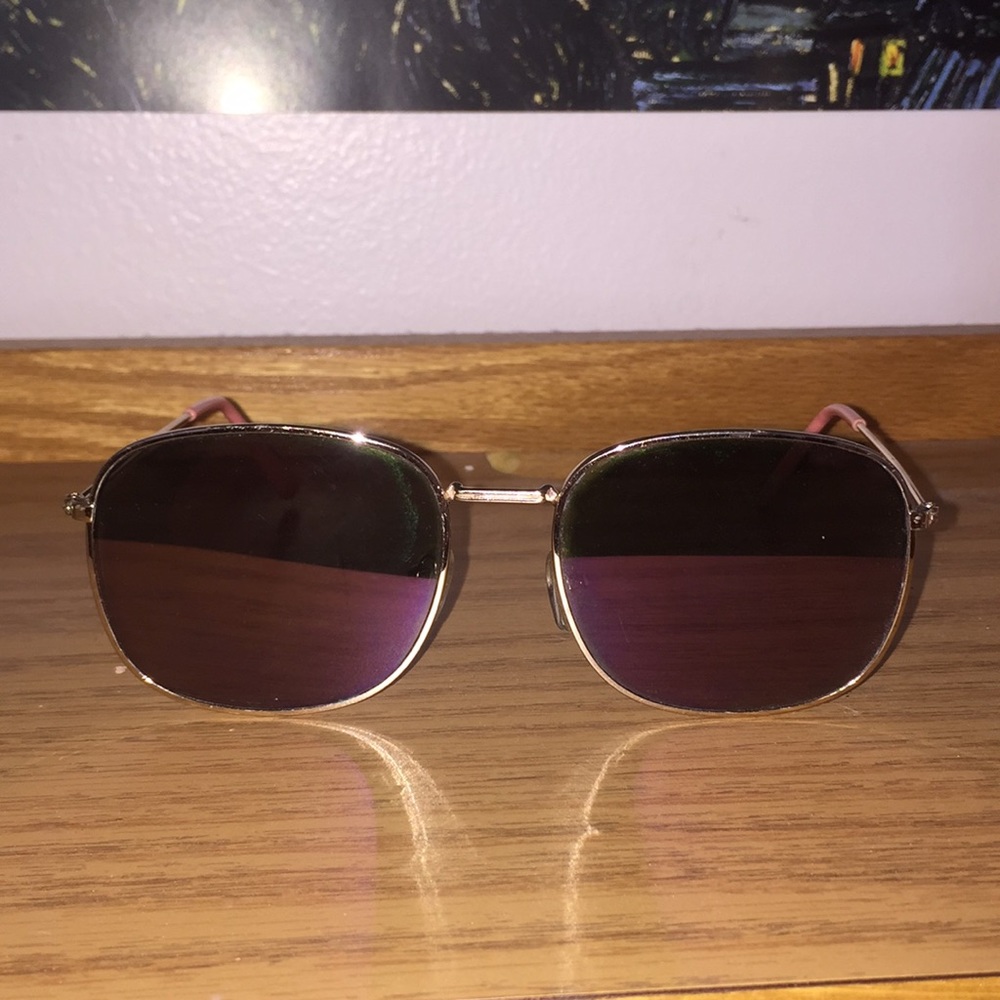 American Eagle Sun Glasses - Picture 2 of 3